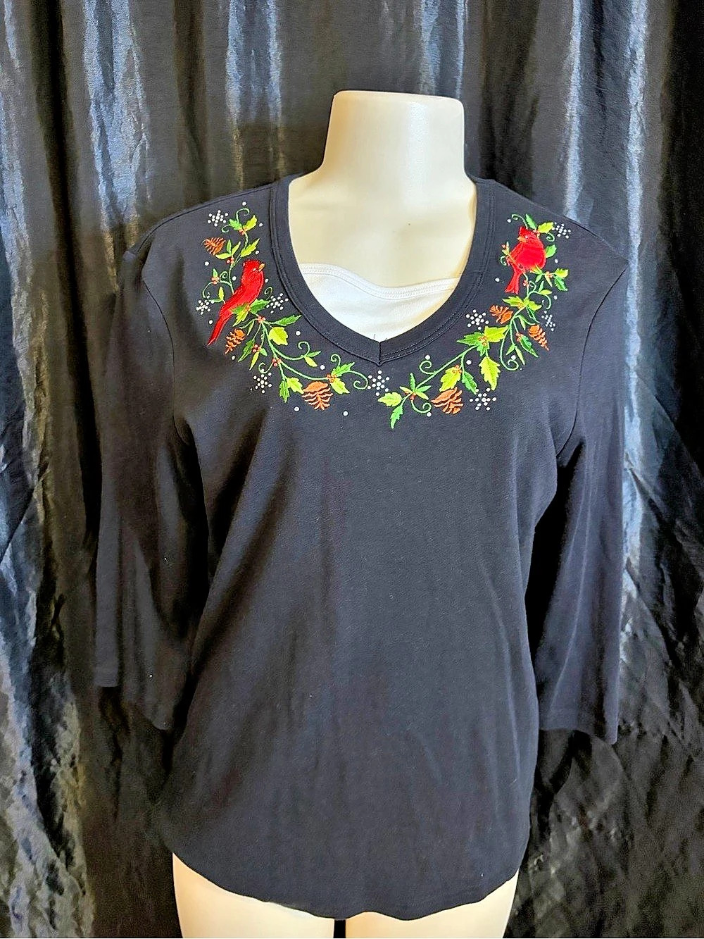 Decorated Originals Embroidered V-Neck Top in Black Size Medium Like New